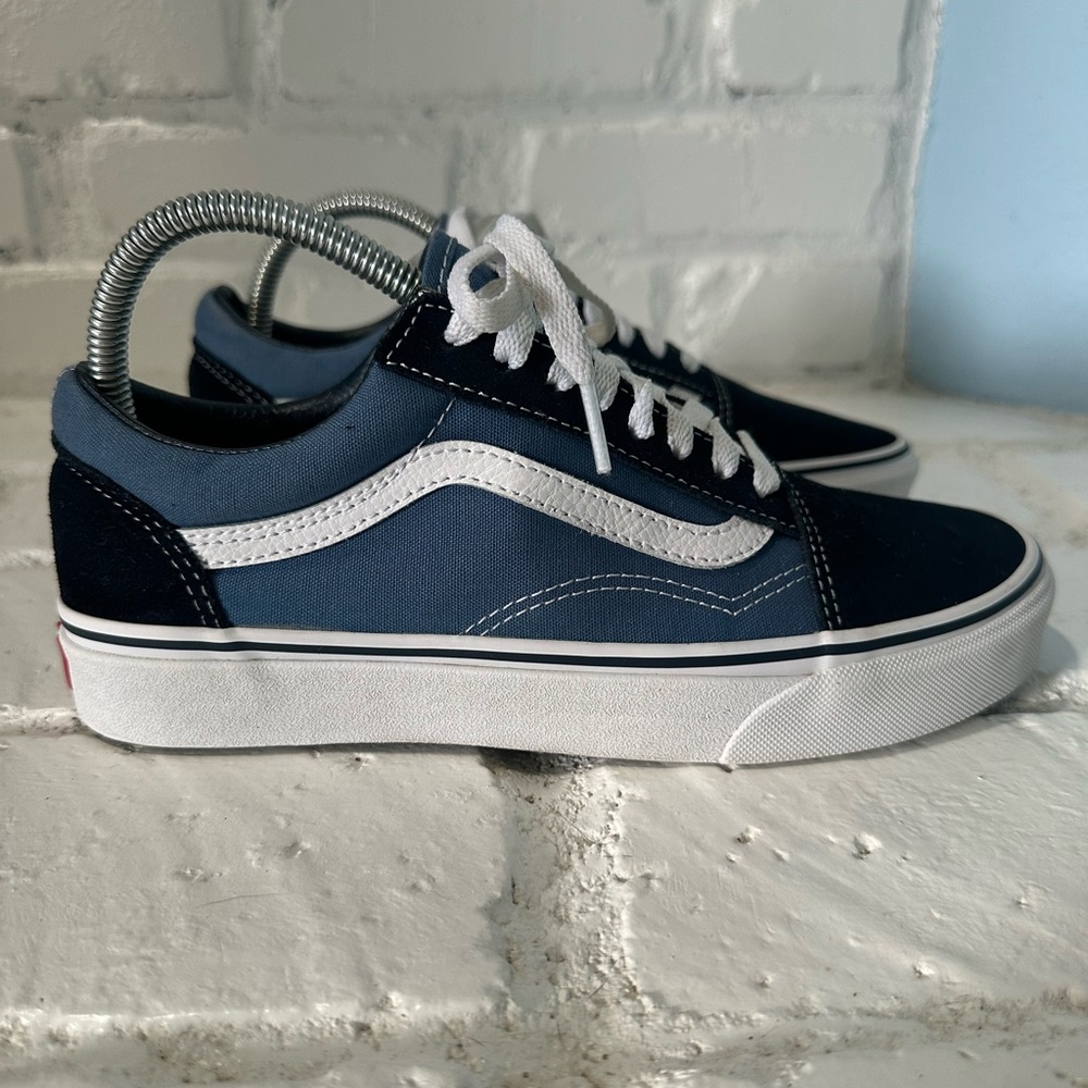 VANS Old Skool Skateboarding sneakers, Women’s size 8, Men’s size 6.5,